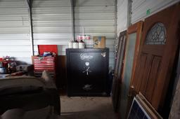 Oversize Like New Gun Safe, Buyer Responsible for Moving. CODE: 231528