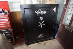 Oversize Like New Gun Safe, Buyer Responsible for Moving. CODE: 231528