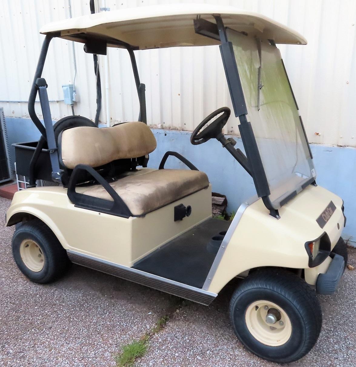 Club Car Electric Golf Cart, It Has Been Sitting For Five Years, Will Not Run, Needs Baterries.