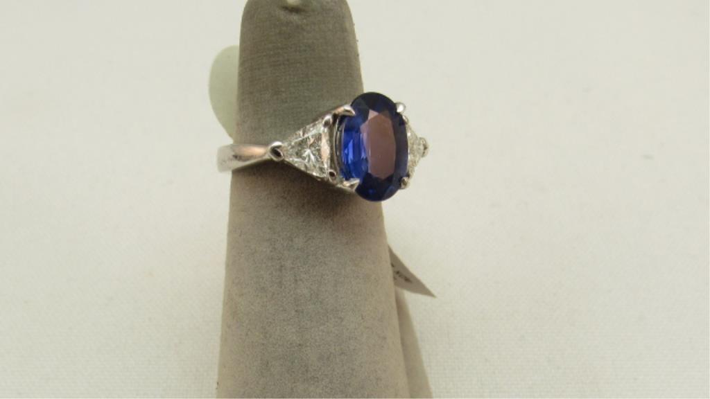 18K w/g Ring, 2.50ct Sapphire & 1.10ct t.w.