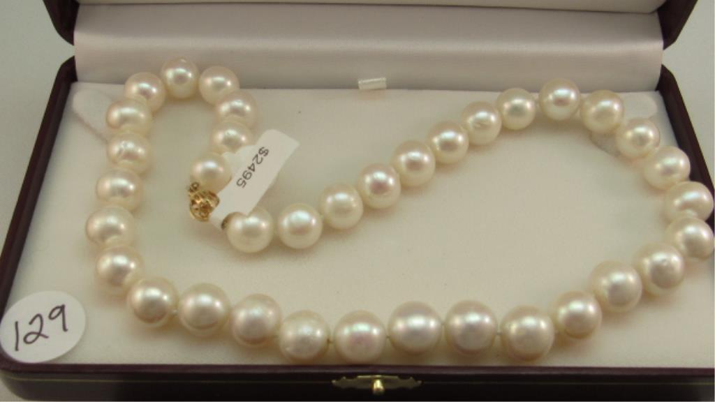 18" Strand of 11mm Pearls 14K y/g catch, 83.5g