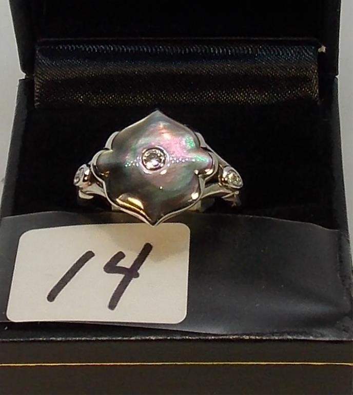 LADIES 14K  W/G MOTHER OF PEARL .10CT T.W  DIAMOND