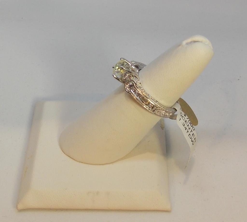 LADIES 18K W/G 1CT ROUND CENTER DIAMOND, WITH 1.34CT. v