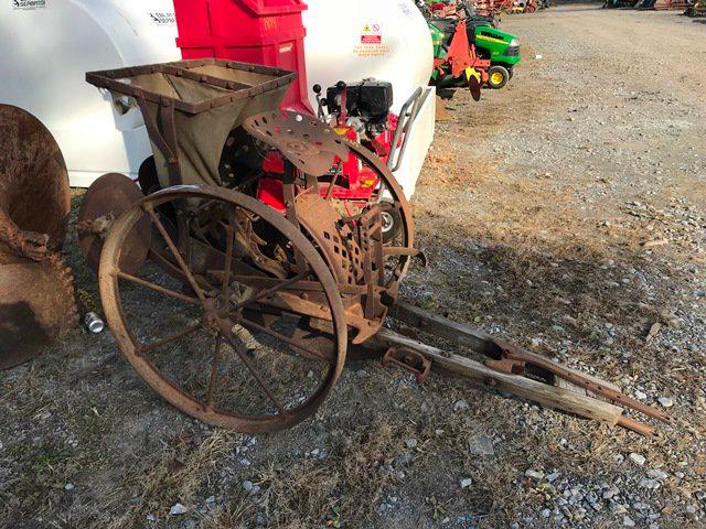 1905:Aspinwall Potato Planter