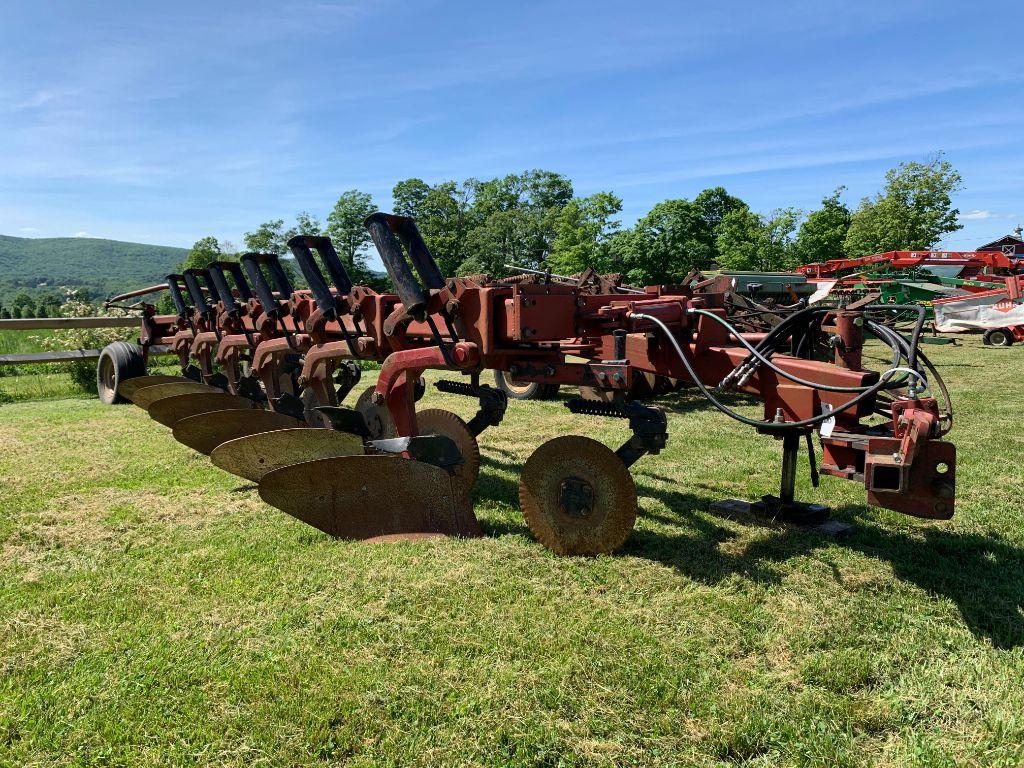 9 CaseIH 7500 6x Plow