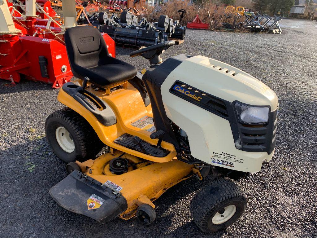 5662 Cub Cadet LTX1050 Lawn Tractor