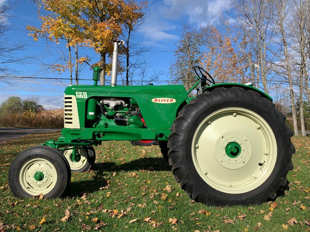 3714 1959 Oliver 660 Tractor