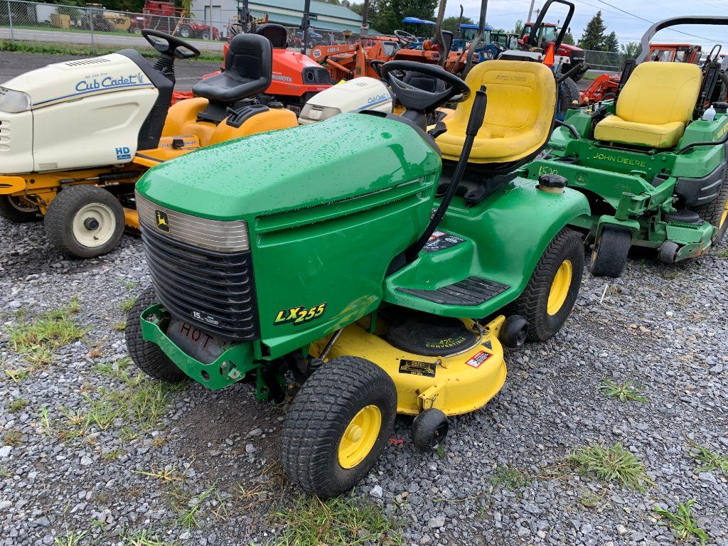 3519 John Deere LX255 Lawn Tractor