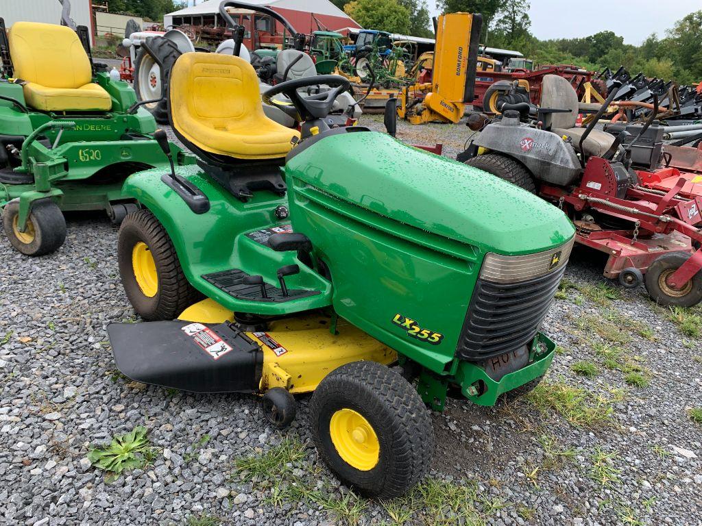 3519 John Deere LX255 Lawn Tractor