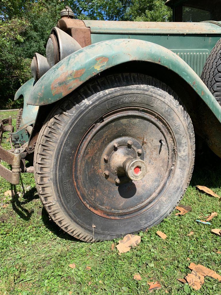 59 1929(?) Packard Car