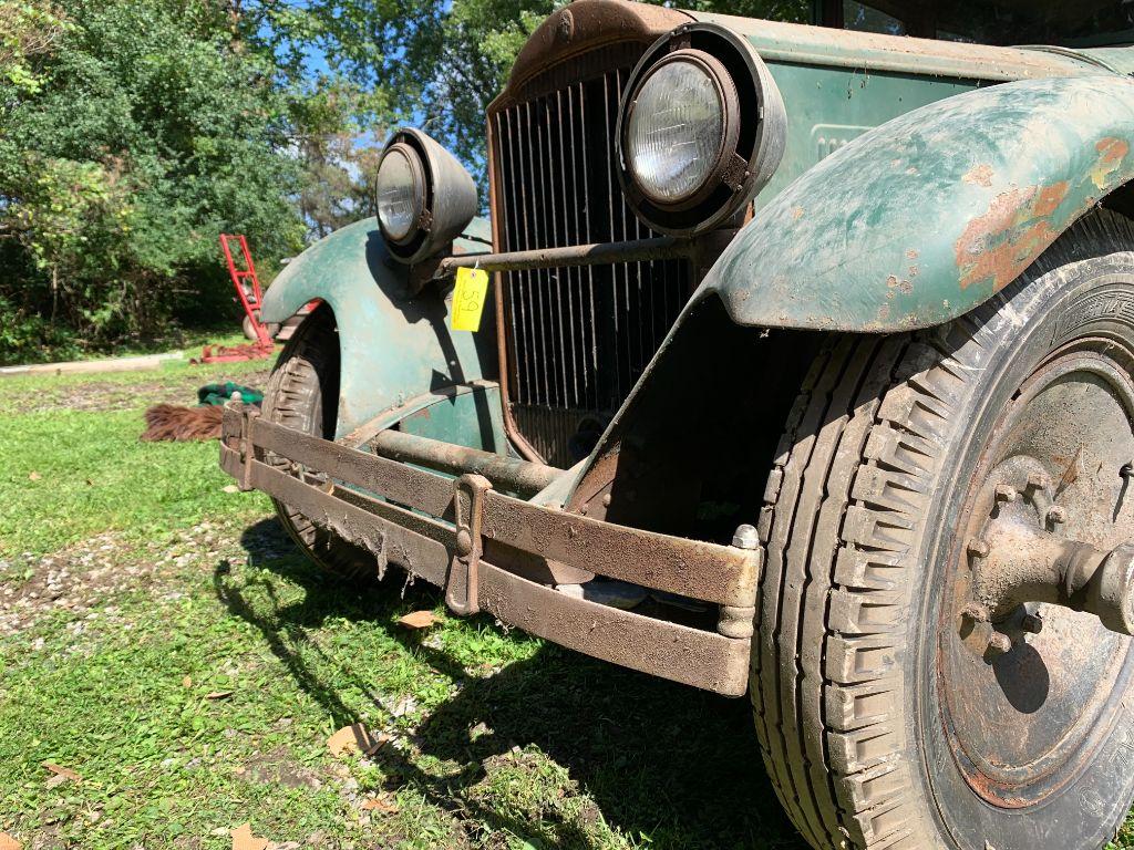 59 1929(?) Packard Car