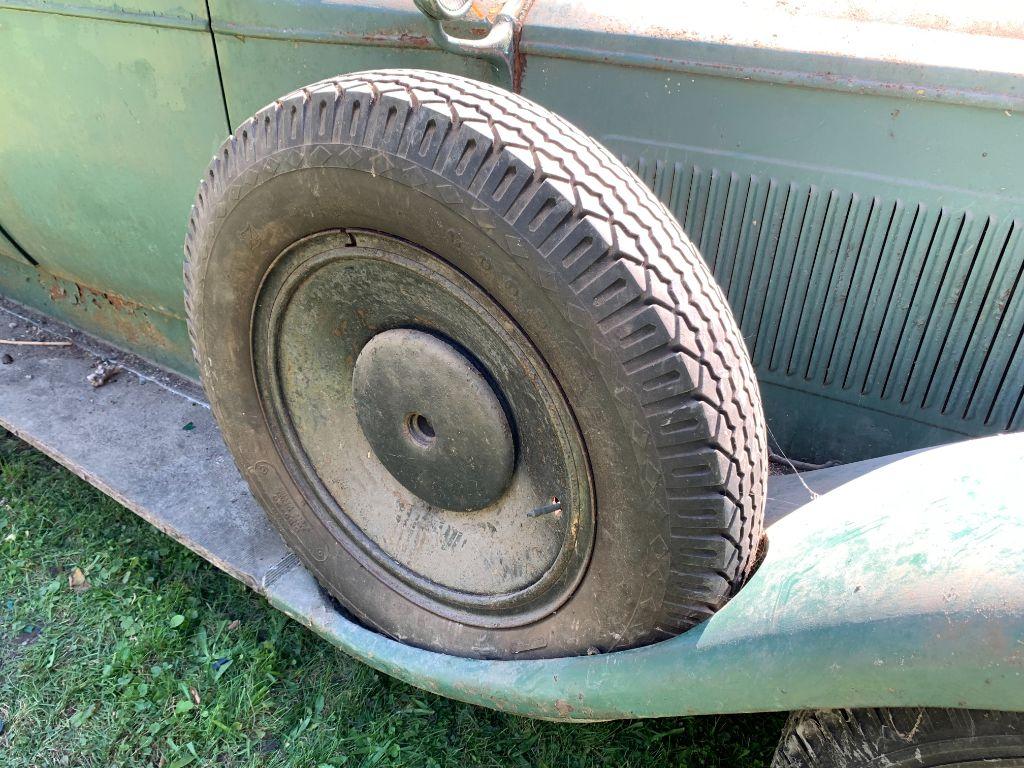 59 1929(?) Packard Car