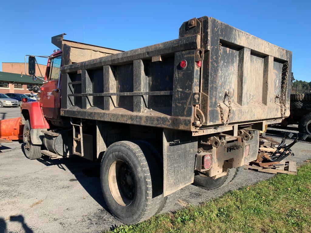 6 Ford L8000 Dump Truck with Plow