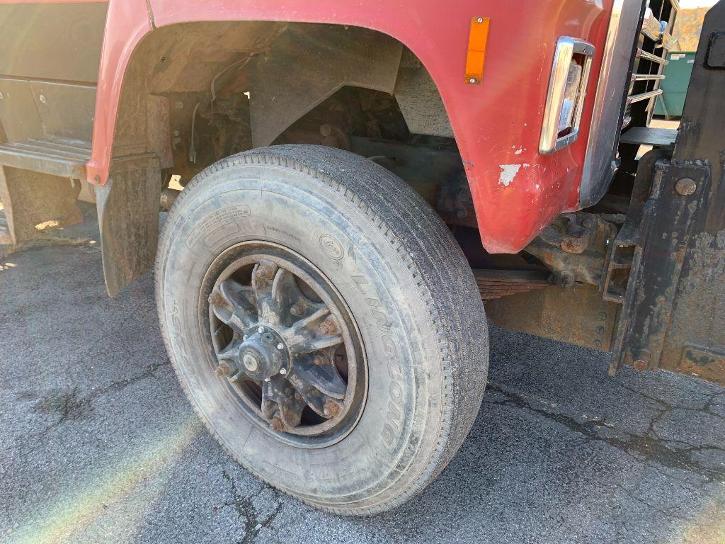 6 Ford L8000 Dump Truck with Plow