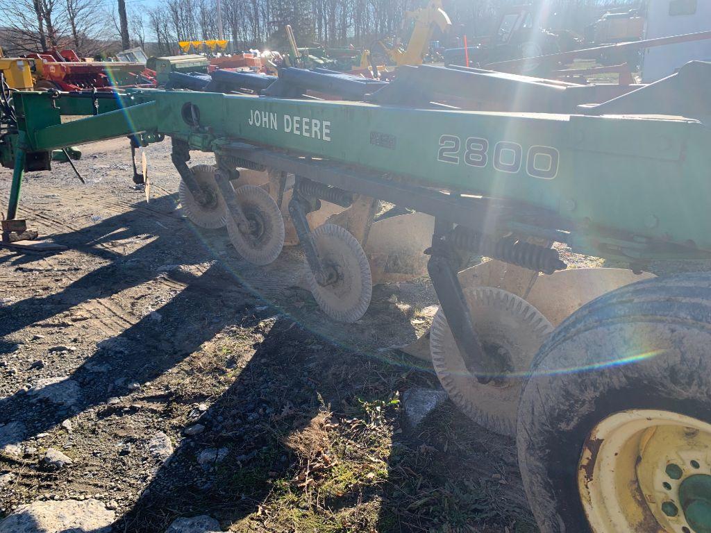 6843 John Deere 2800 5x Variable Width Spring Reset Plow