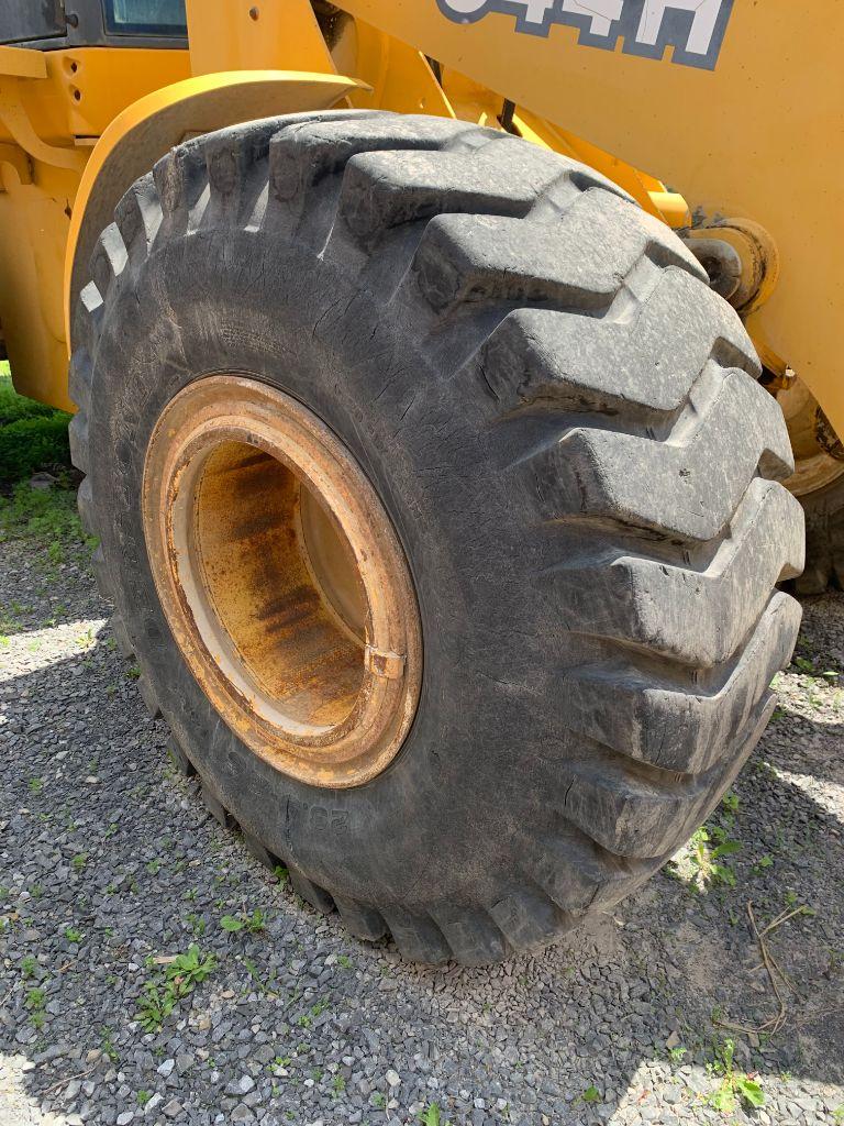 7232 2003 Deere 644H Wheel Loader