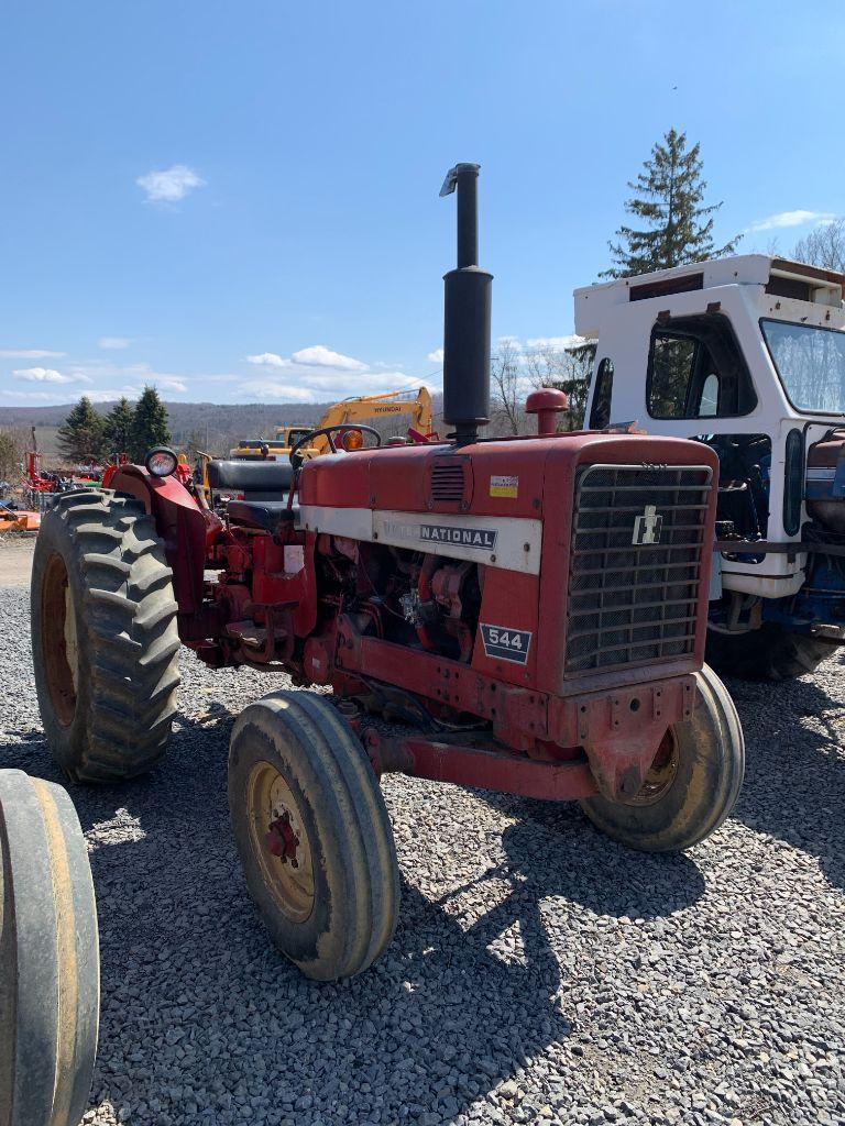 7257 International 544 Tractor