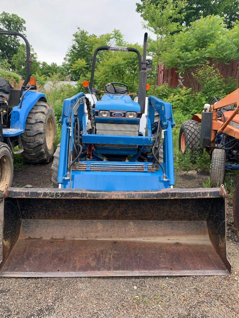 7393 New Holland 1920 Tractor