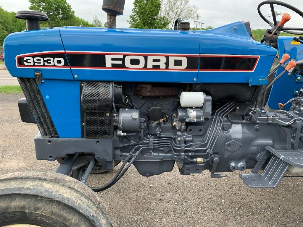 7423 Ford 3930 Tractor