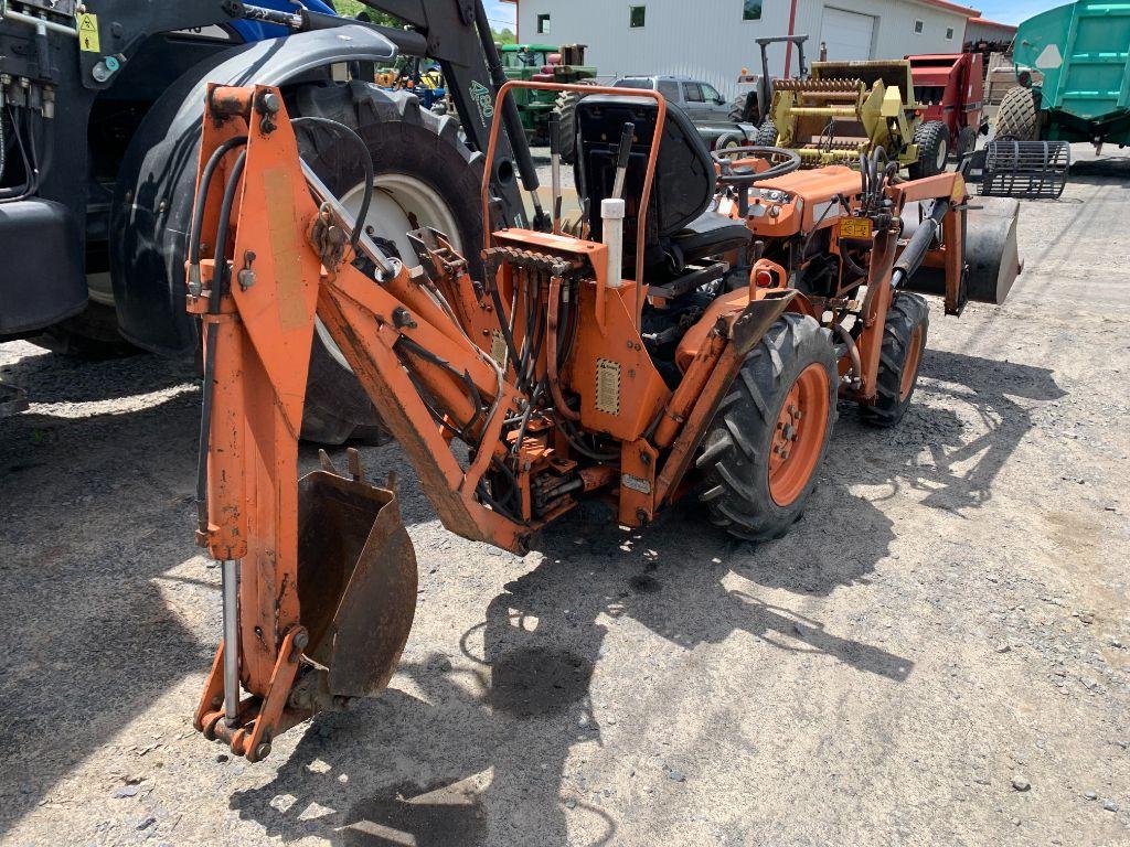 7431 Kubota B6100 Tractor