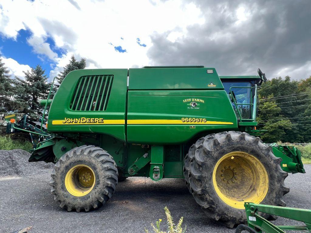 7820 John Deere 9660 STS Combine