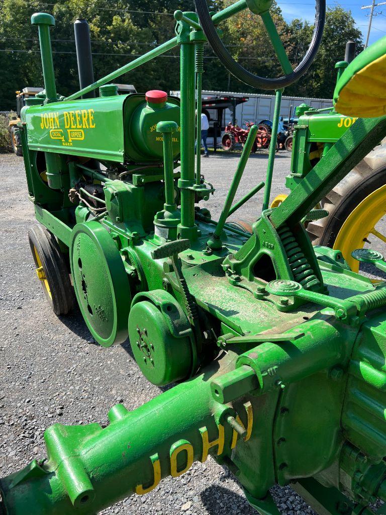 7889 John Deere Unstyled B Tractor on Rubber