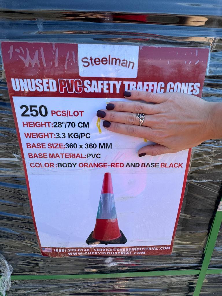 1047 (250) New Highway Safety Cones