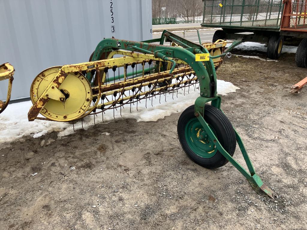 2098 John Deere 660 Hay Rake