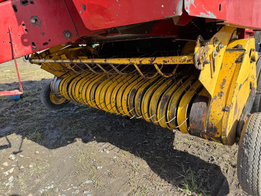 9631 New Holland 648 Silage Special Round Baler