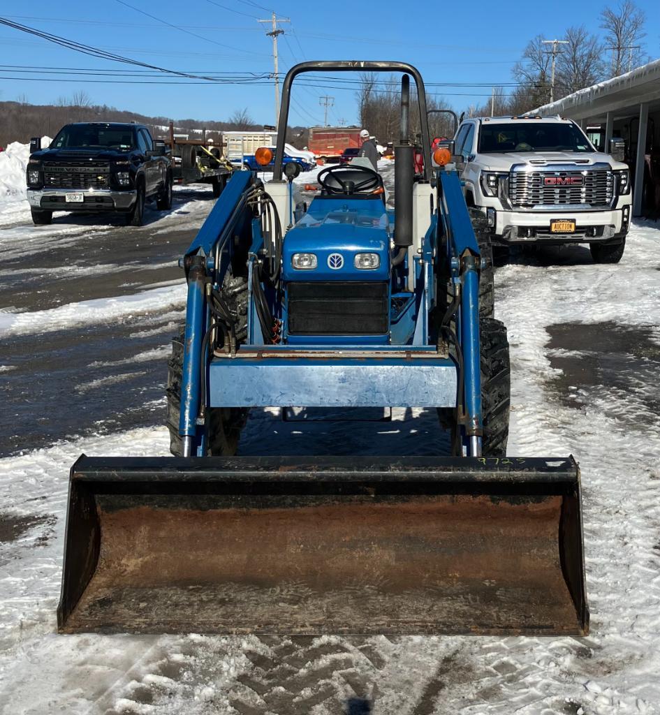 9725 New Holland 2120 Tractor