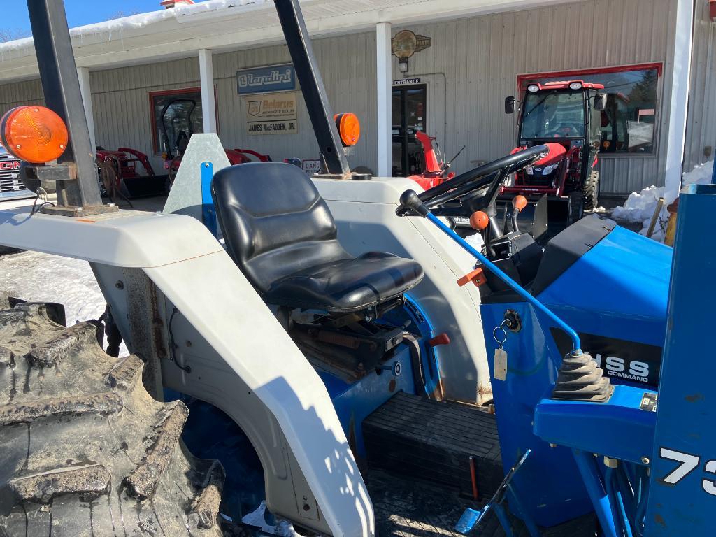 9725 New Holland 2120 Tractor