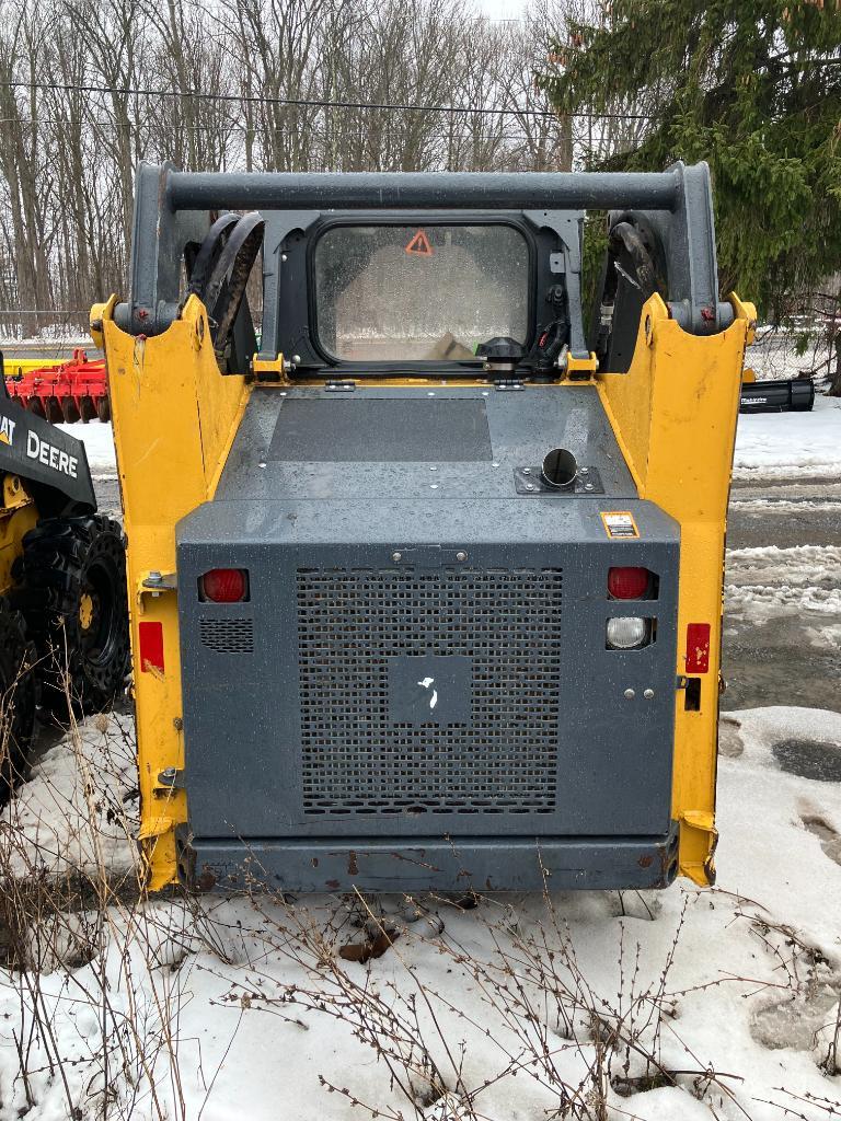 9760 John Deere 318G Skid Steer