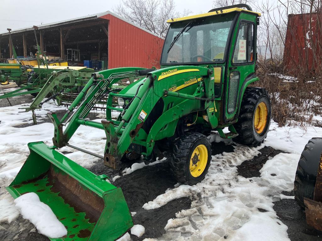 9769 John Deere 3520 Tractor