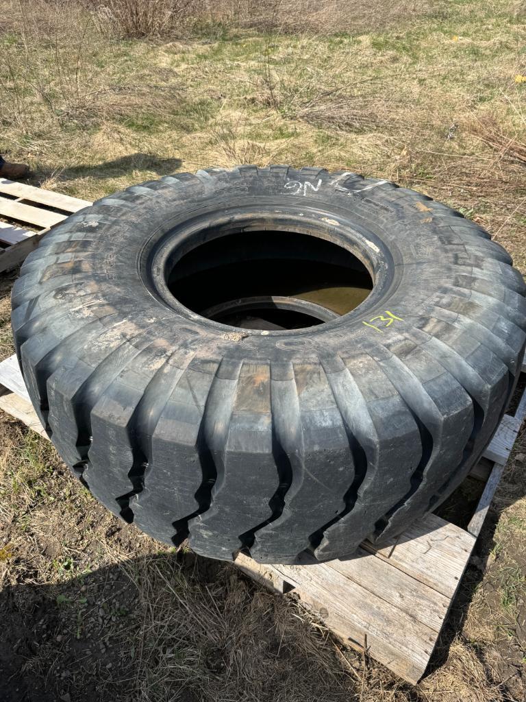 131 (1) 20.5R25 Loader Tire