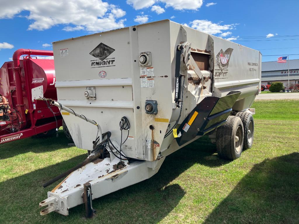 238 Kuhn RC270 Commercial Duty Mixer Wagon