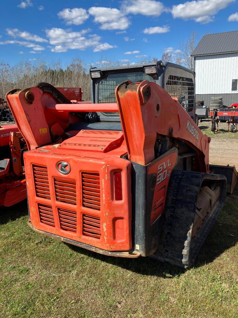 252 Kubota SVL 90-2 Skid Steer