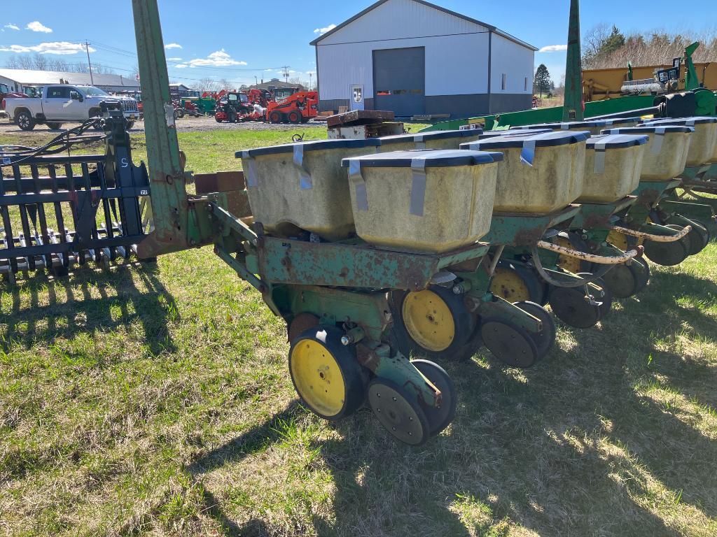 287 John Deere 9700 6-Row Planter