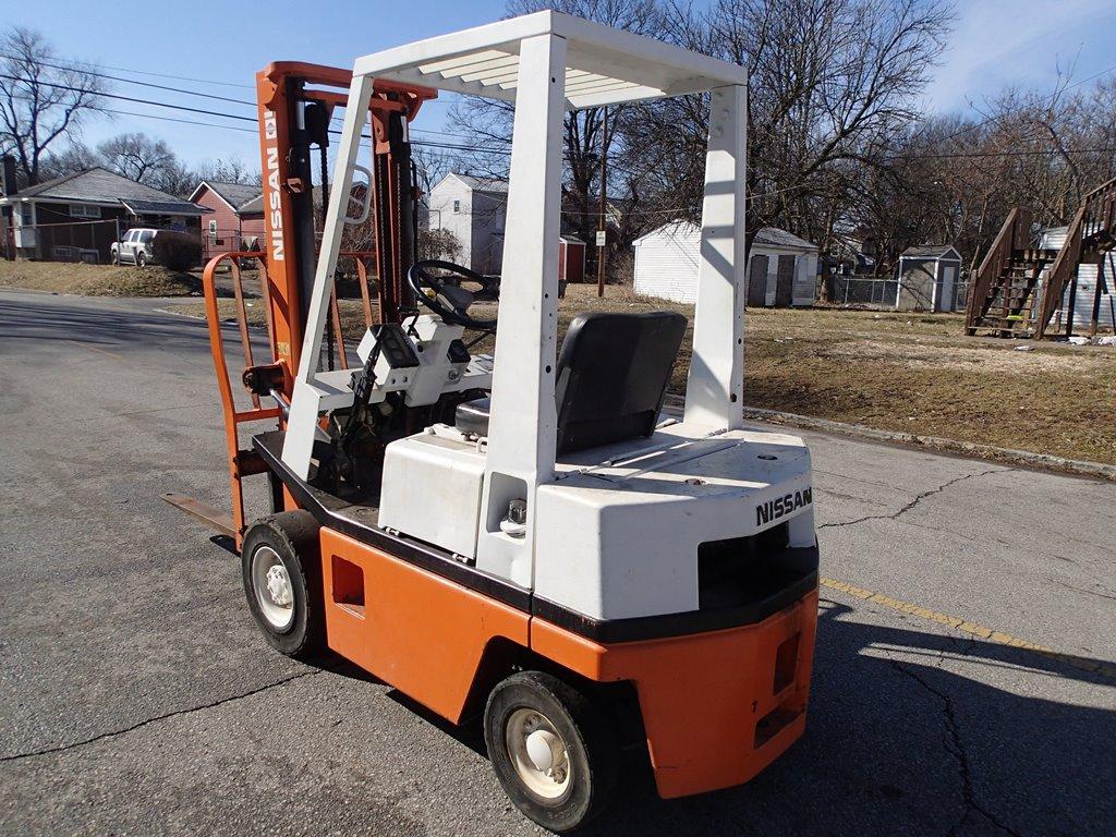 Nissan PH01-A15V forklift - s/n 000379  (see video)
