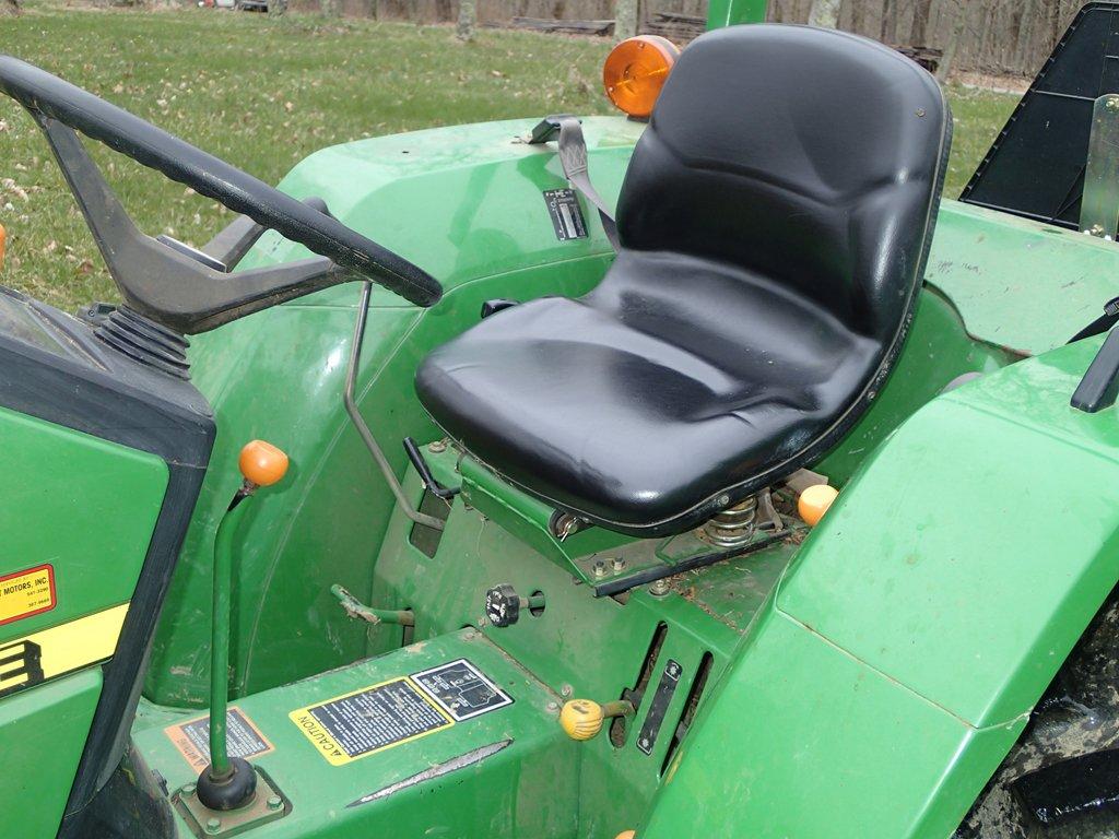 2004 John Deere 990 tractor - PIN LV0990G591499