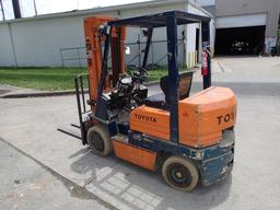 1991 Toyota 5FGC25 forklift - s/n 5FGCU25-72563