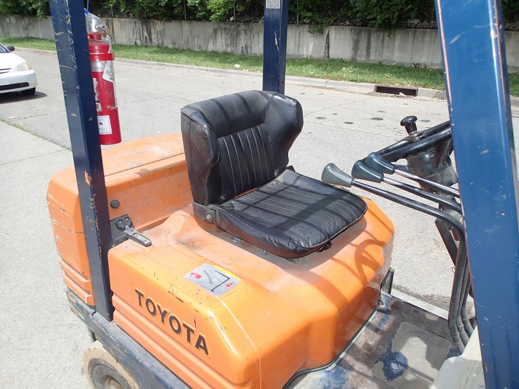 1991 Toyota 5FGC25 forklift - s/n 5FGCU25-72563