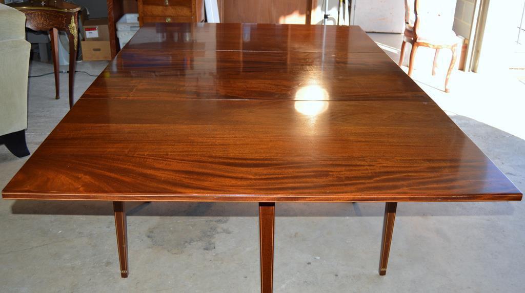 Antique Federal Style (Hepplewhite) Inlaid Mahogany Drop Leaf Dining Table