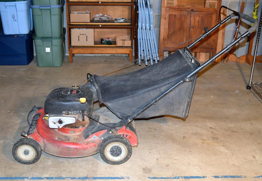 Snapper 650 Bagger Push Lawn Mower w/ Briggs Stratton 190 CC Engine