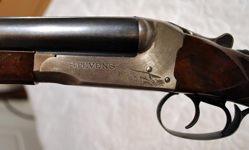 Vintage J. Stevens Model 5100 16 Ga. 2¾” SxS Double Barrel Shotgun, 28” Brl, Bakelite Stock, w/ Case