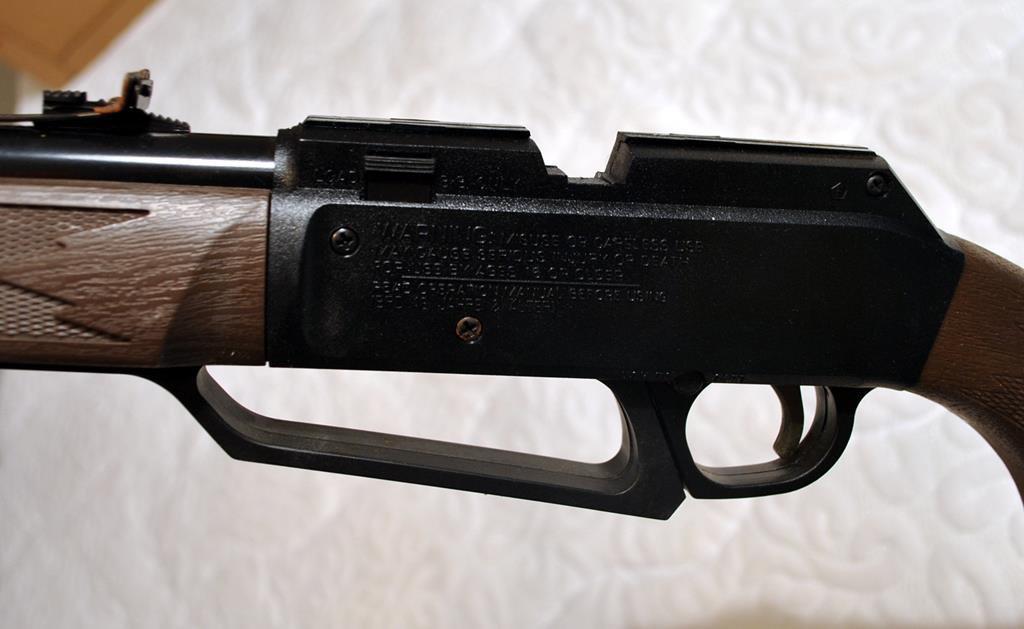 Daisy Powerline 880 BB Gun Air Rifle w/ Daisy 4 x 15 Scope, Paper Targets