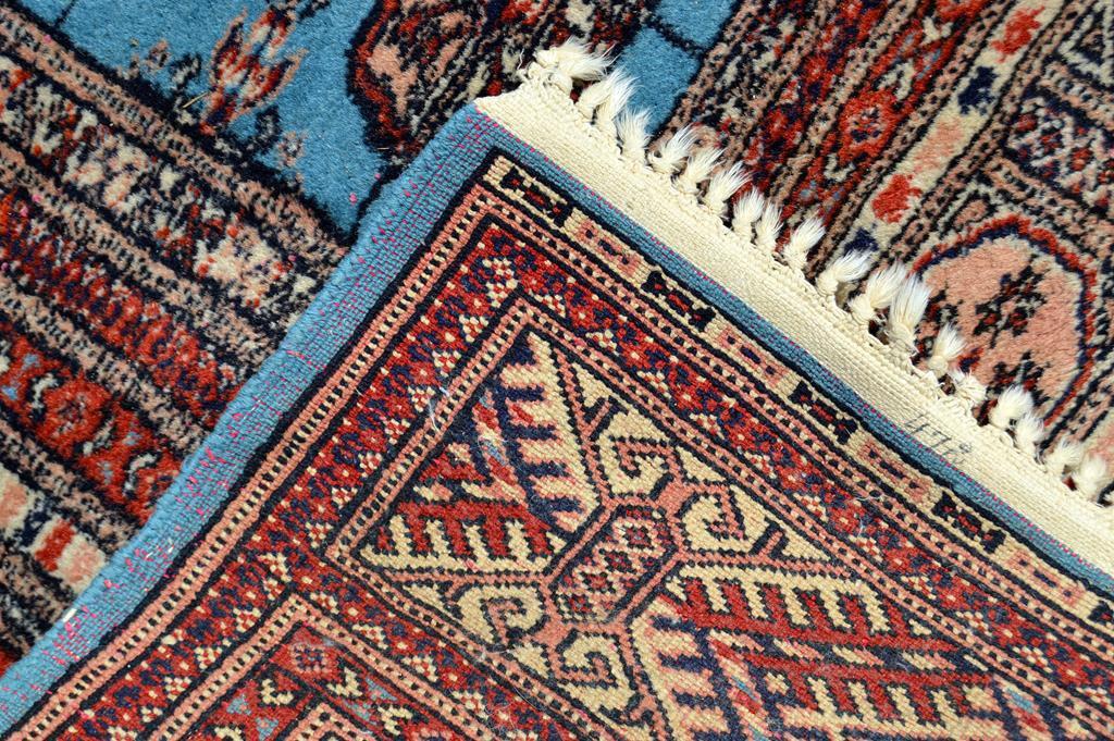 Fine 100% Wool Handknotted Pakistani Bokhara 6 x 9 Rug; Red, Navy, Blue & Ivory