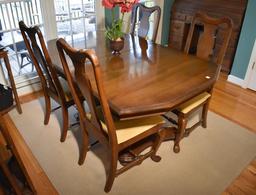 Set Of 4 Vintage Queen Anne Style Dining Chairs