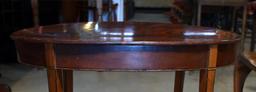 Small Oval Flame Mahogany Hepplewhite Style Table w/ Satinwood and Ebony Stringing