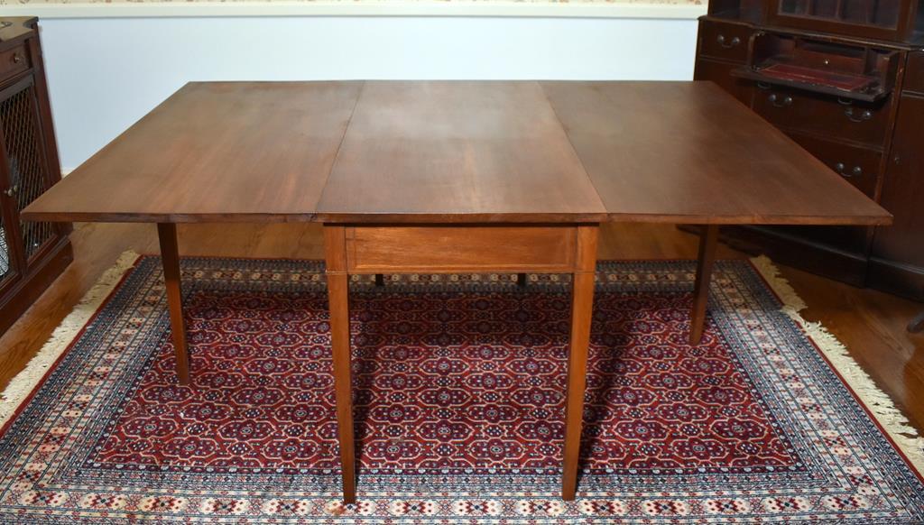Vintage Federal Style Mahogany Drop Leaf Dining Table