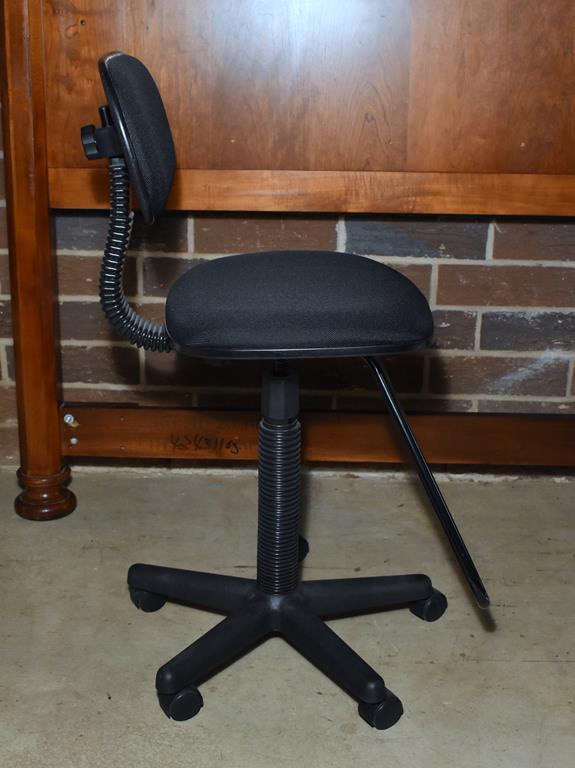 Adjustable Drafting Station Chair with Footrest